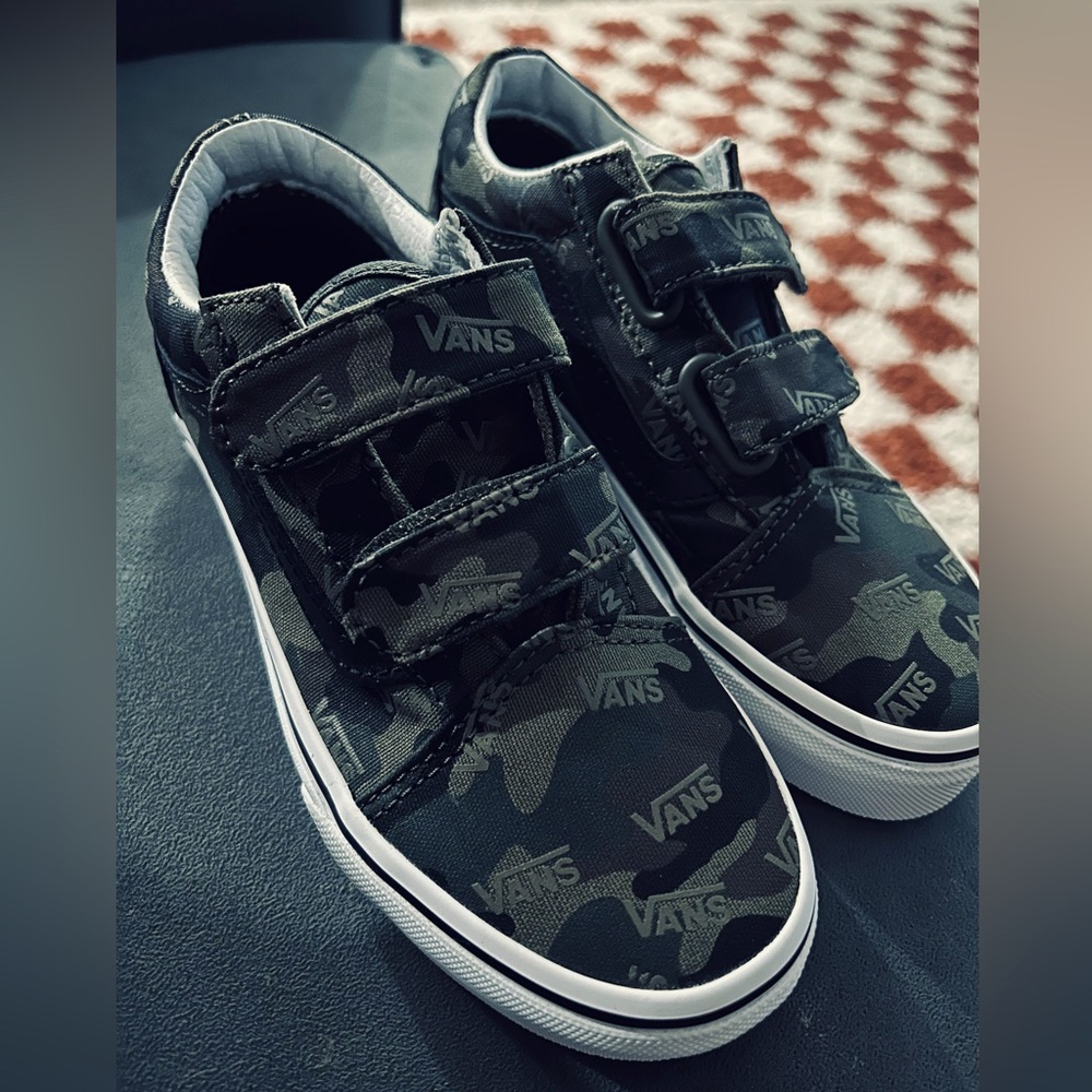 Vans old skool v kids with Velcro straps